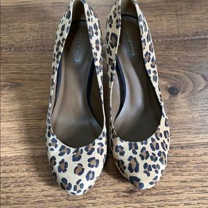 Liz Claiborne cheetah print heels  size 7 1/2